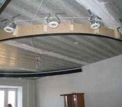 Как выглядит двухуровневый потолок с подсветкой изнутри